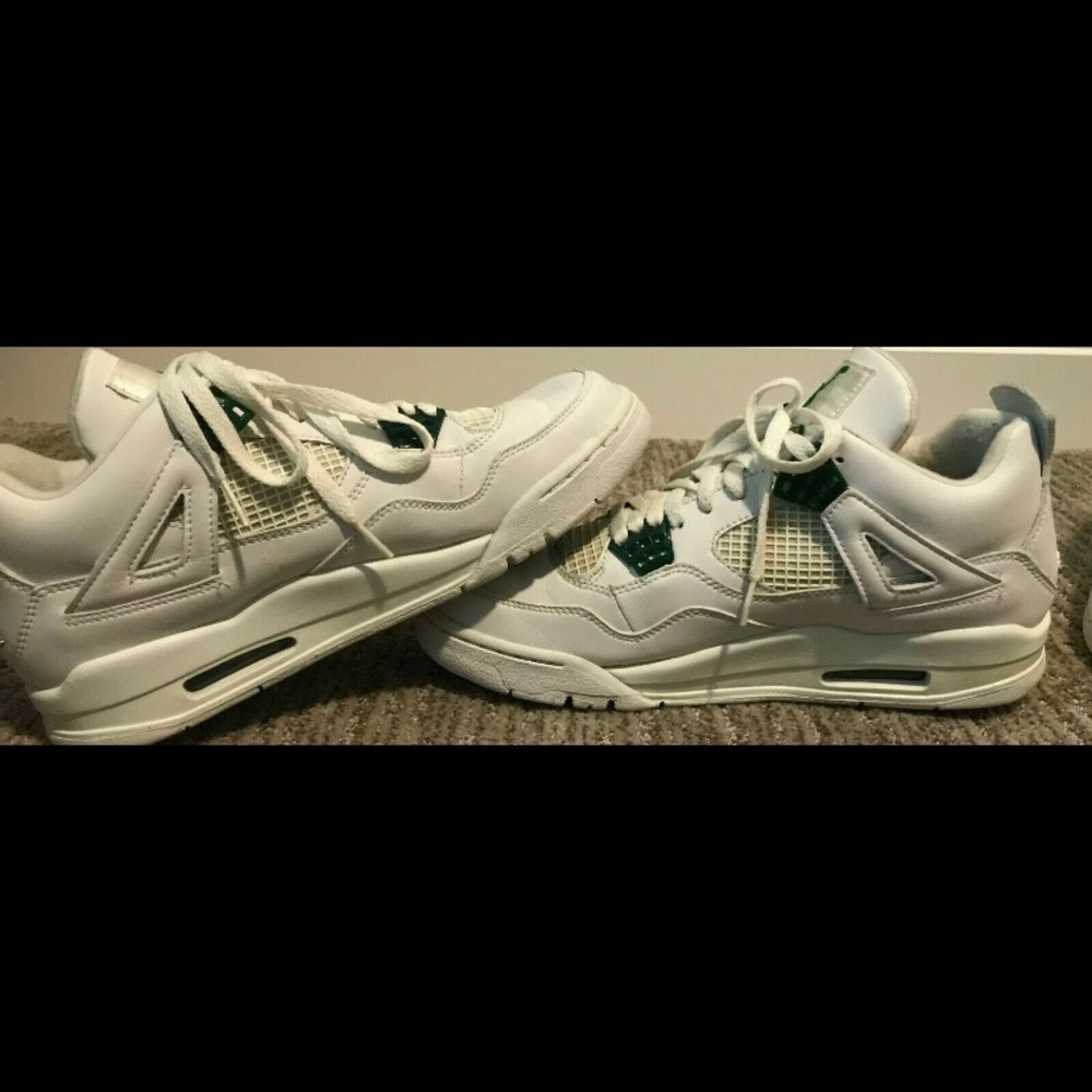 Classic Green Jordan 4 (2004), size 9.5.